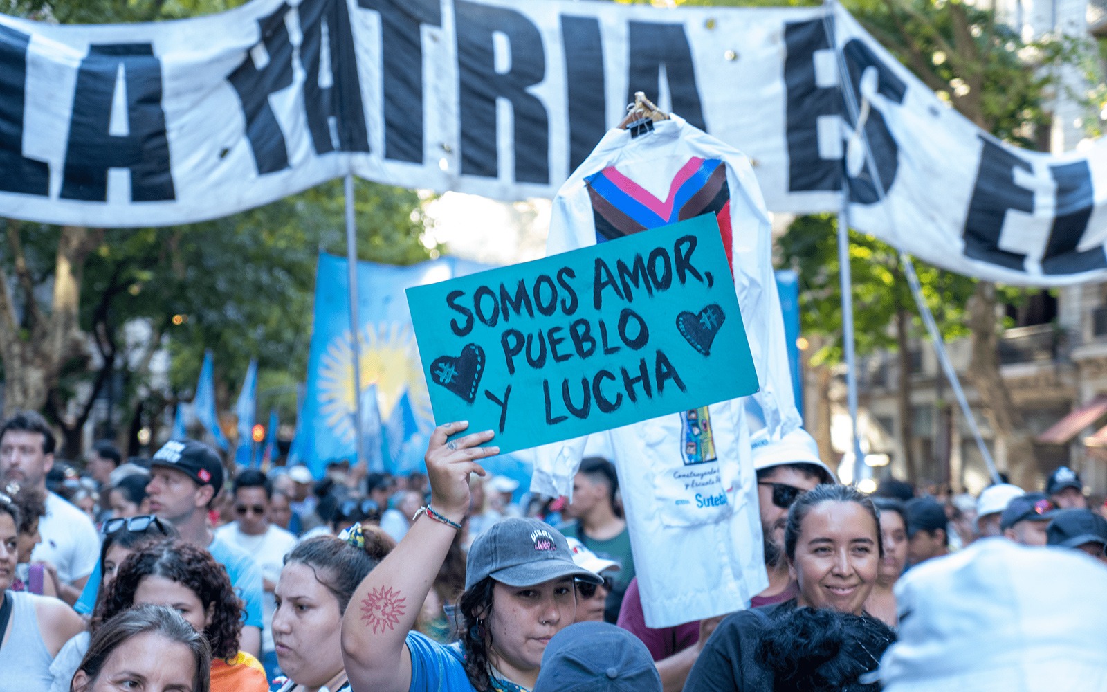 Imagen de Multitudinaria marcha contra la violencia y el odio de Milei